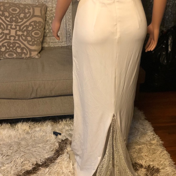 Elegant White Halter Maxi Dress - Picture 7 of 8